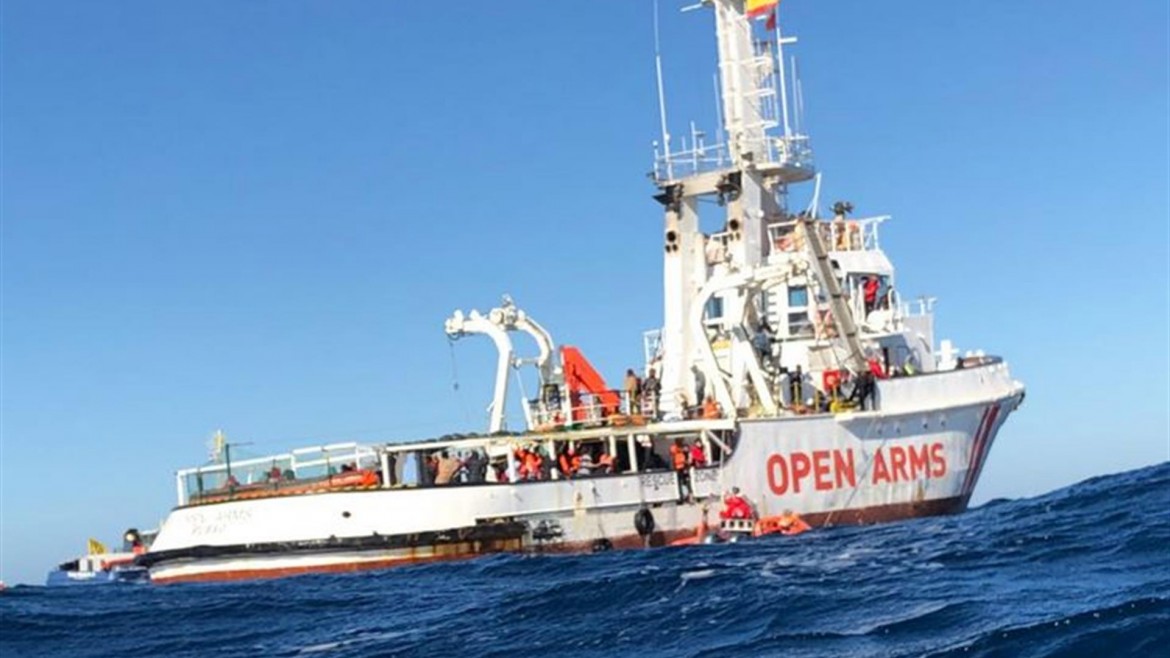 Open Arms, nuovo fermo e multa per aver salvato 109 naufraghi, 94 minori