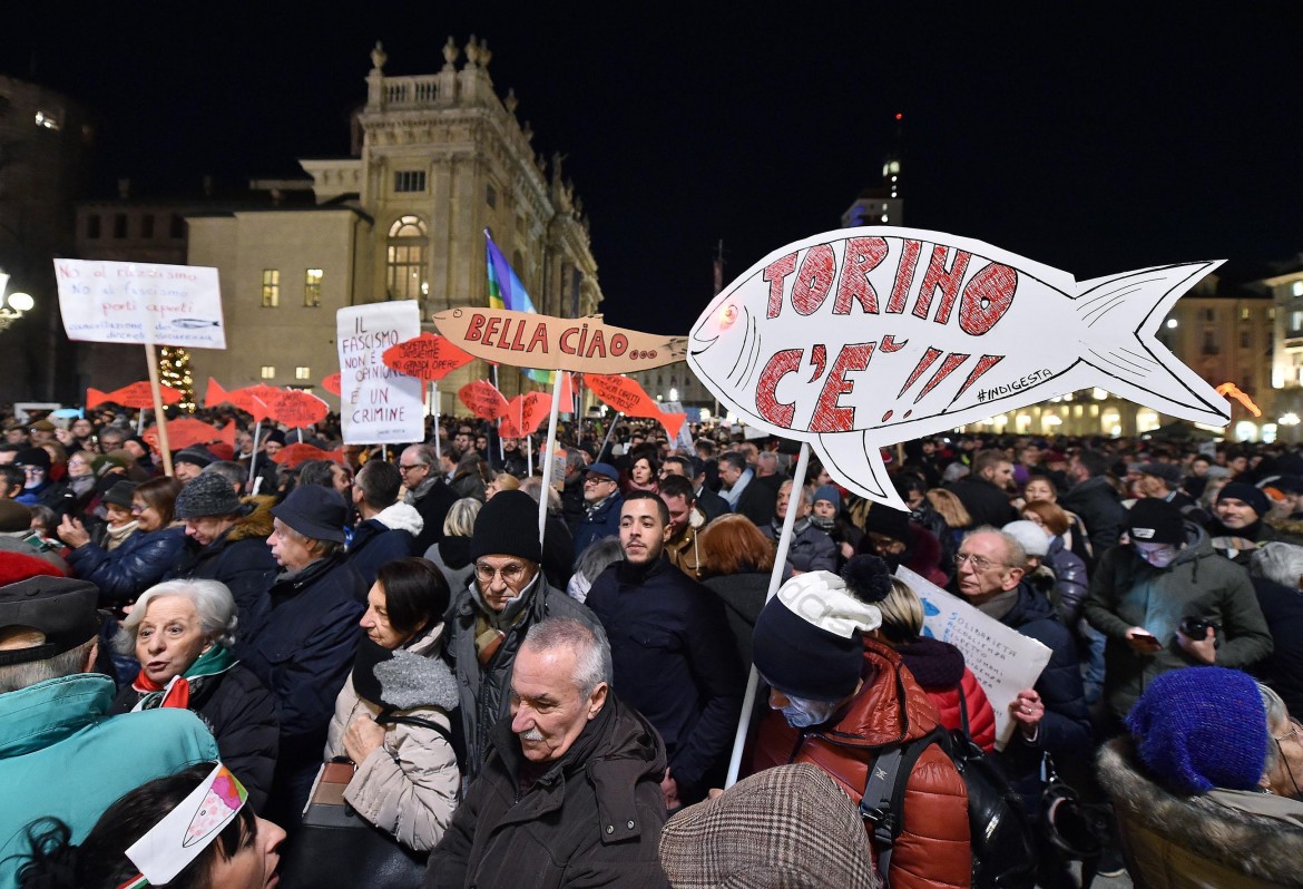 Un Castello di sardine. Le tante prime volte della piazza di Torino