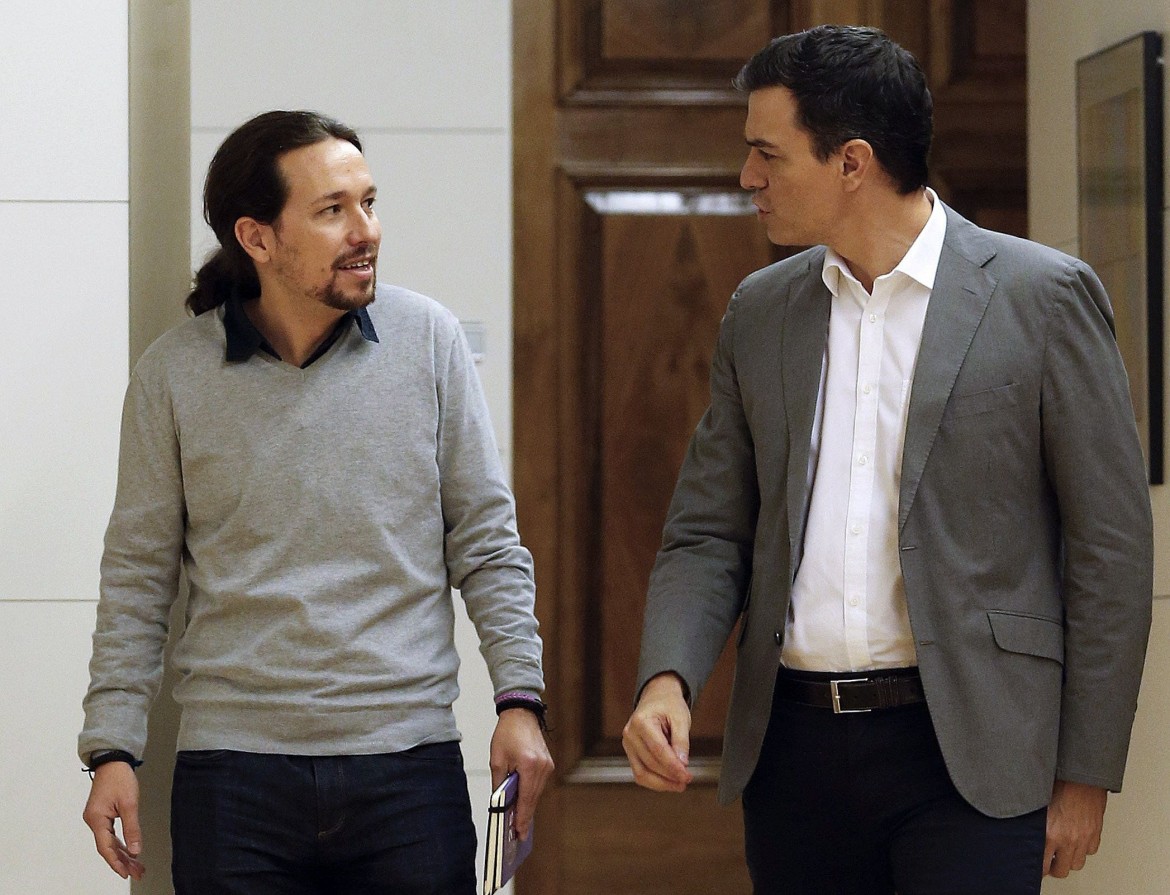 Spagna, la base militante spinge per Sánchez-Iglesias