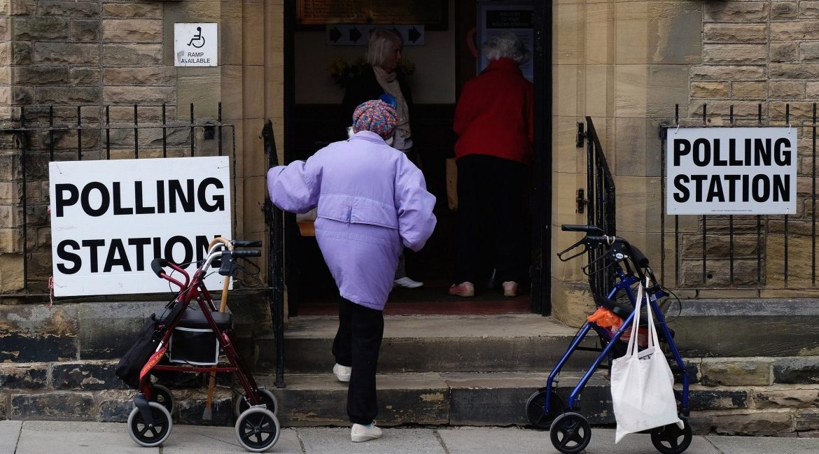 Per i tories c’è solo la Brexit, Corbyn punta in alto. Oggi al voto