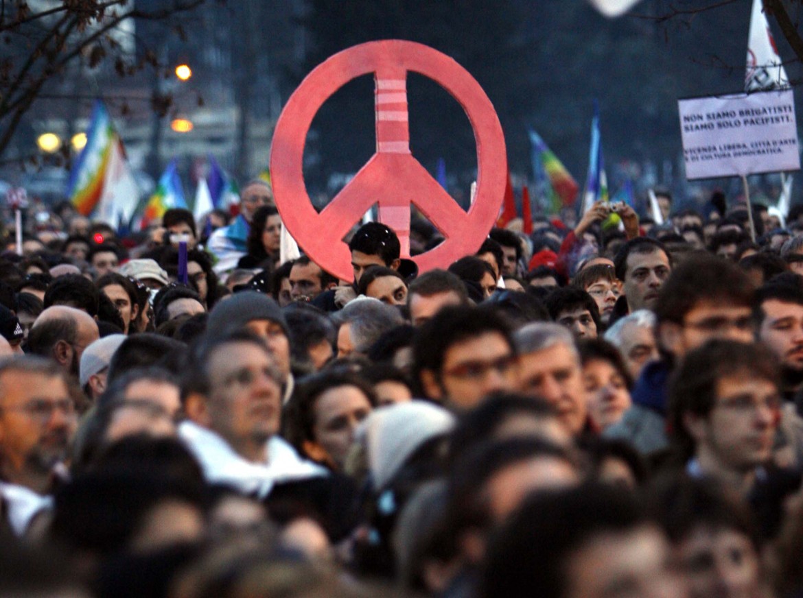 Parte il tam tam per la pace. Fiaccolata in Campidoglio