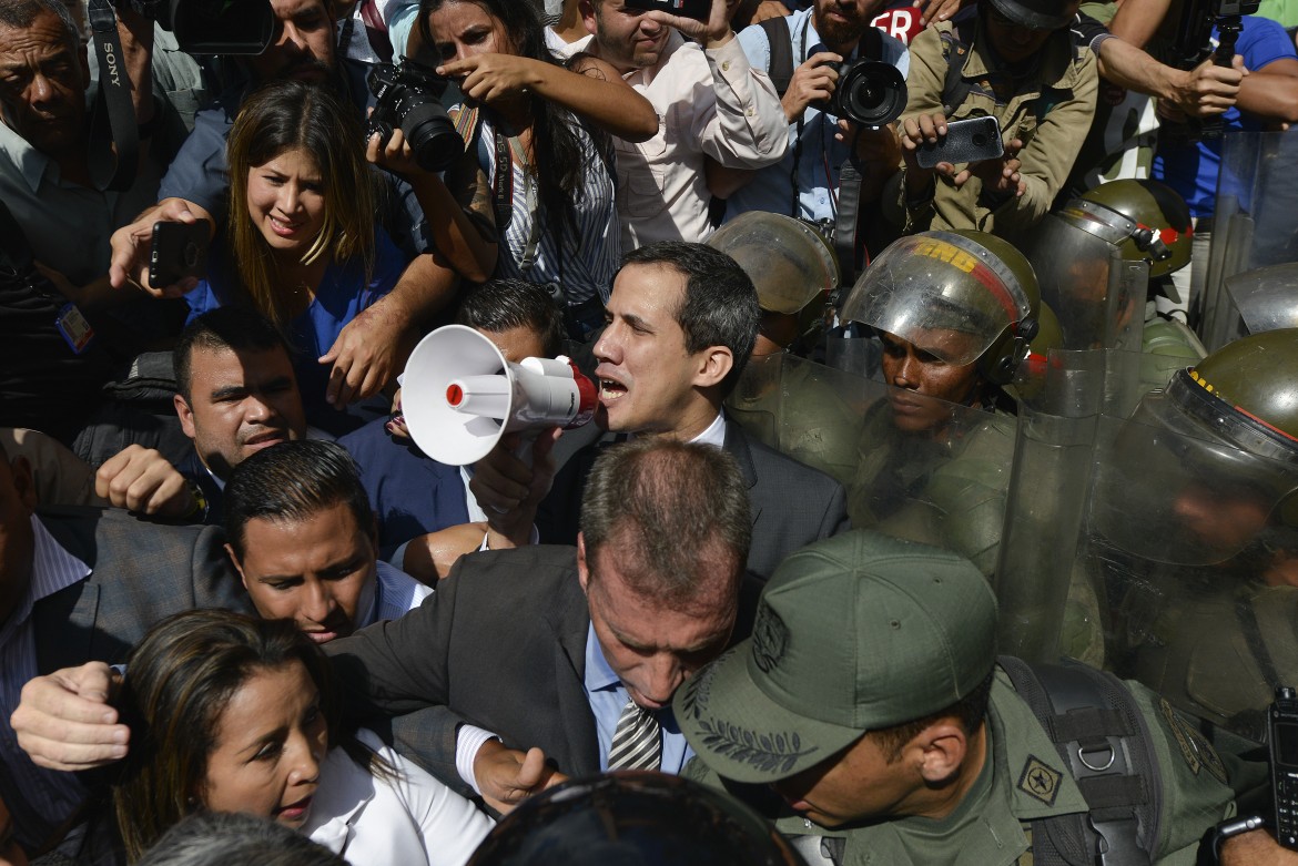 Con Guaidó un’autoproclamazione tira l’altra