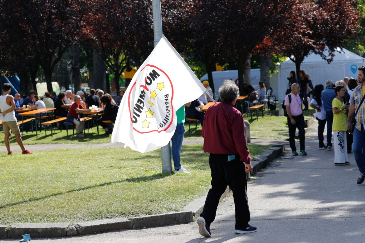 I 5 Stelle allo sbando tra «terza via» e fronte progressista