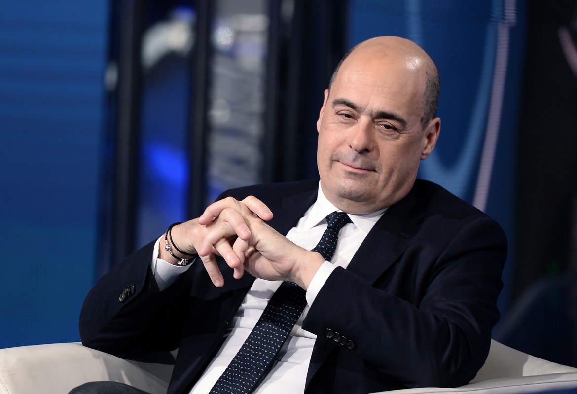 Zingaretti: «Se Di Maio lascia non mi fa piacere». Ma nel Pd scatta l’allarme per il governo