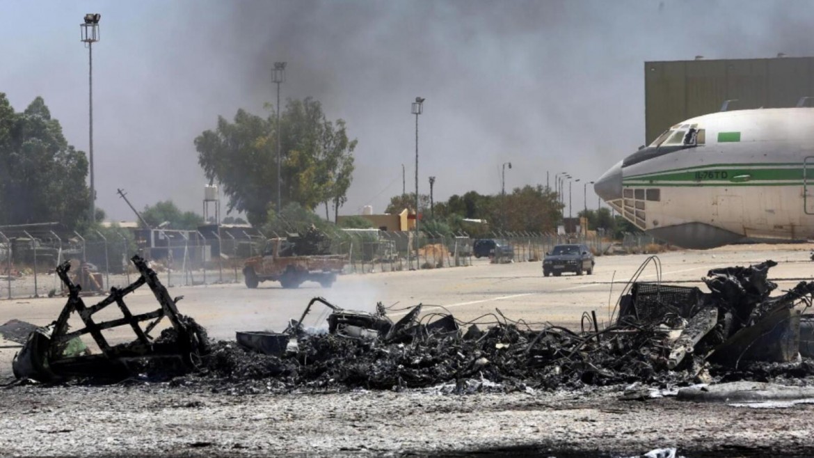 Riaperto l’aeroporto di Tripoli. Ma la tensione resta altissima