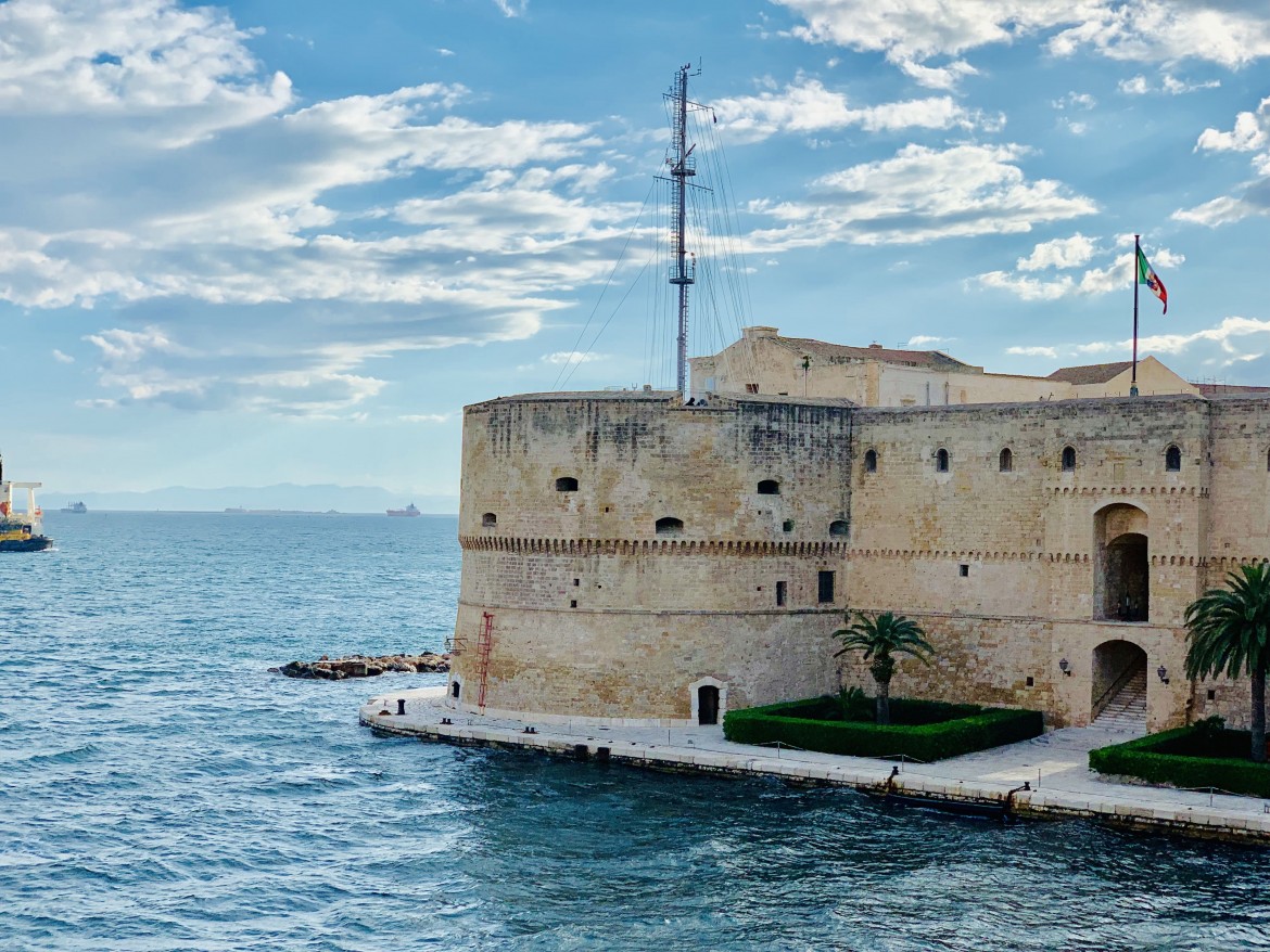 Taranto, protesta antimilitarista. Esplodono le polemiche