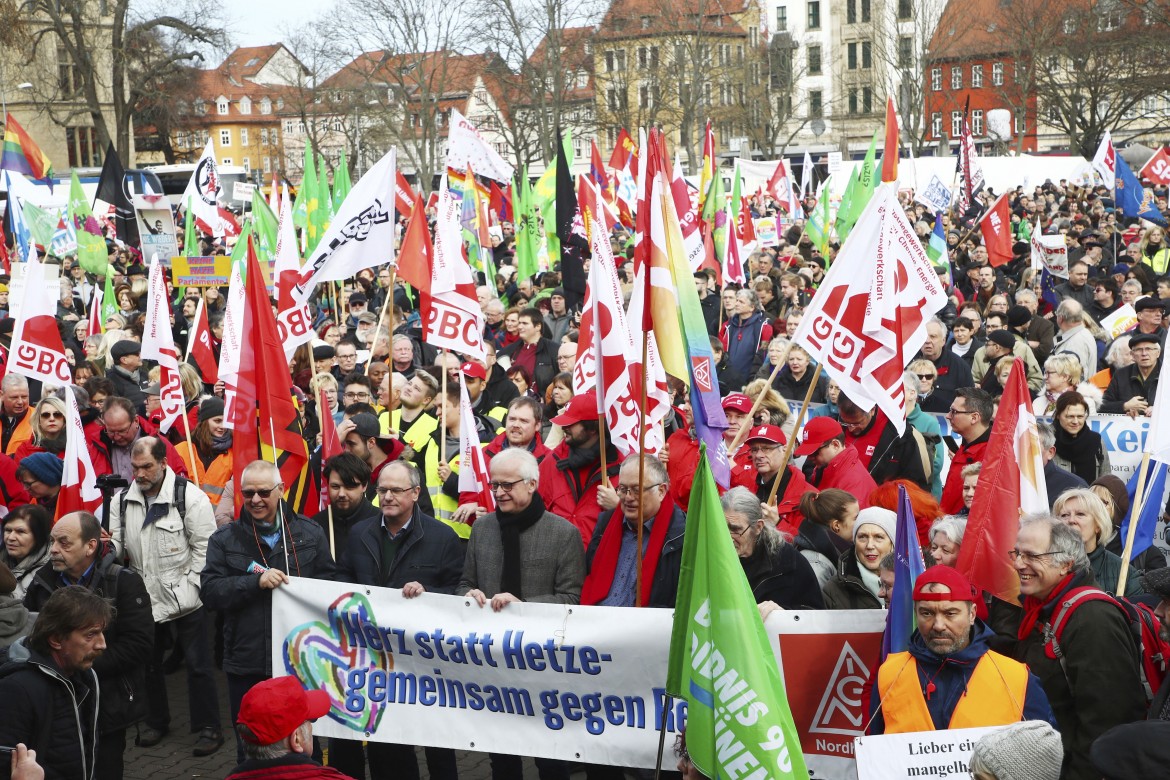 «No all’Afd», mega-corteo antifascista nella capitale della Turingia