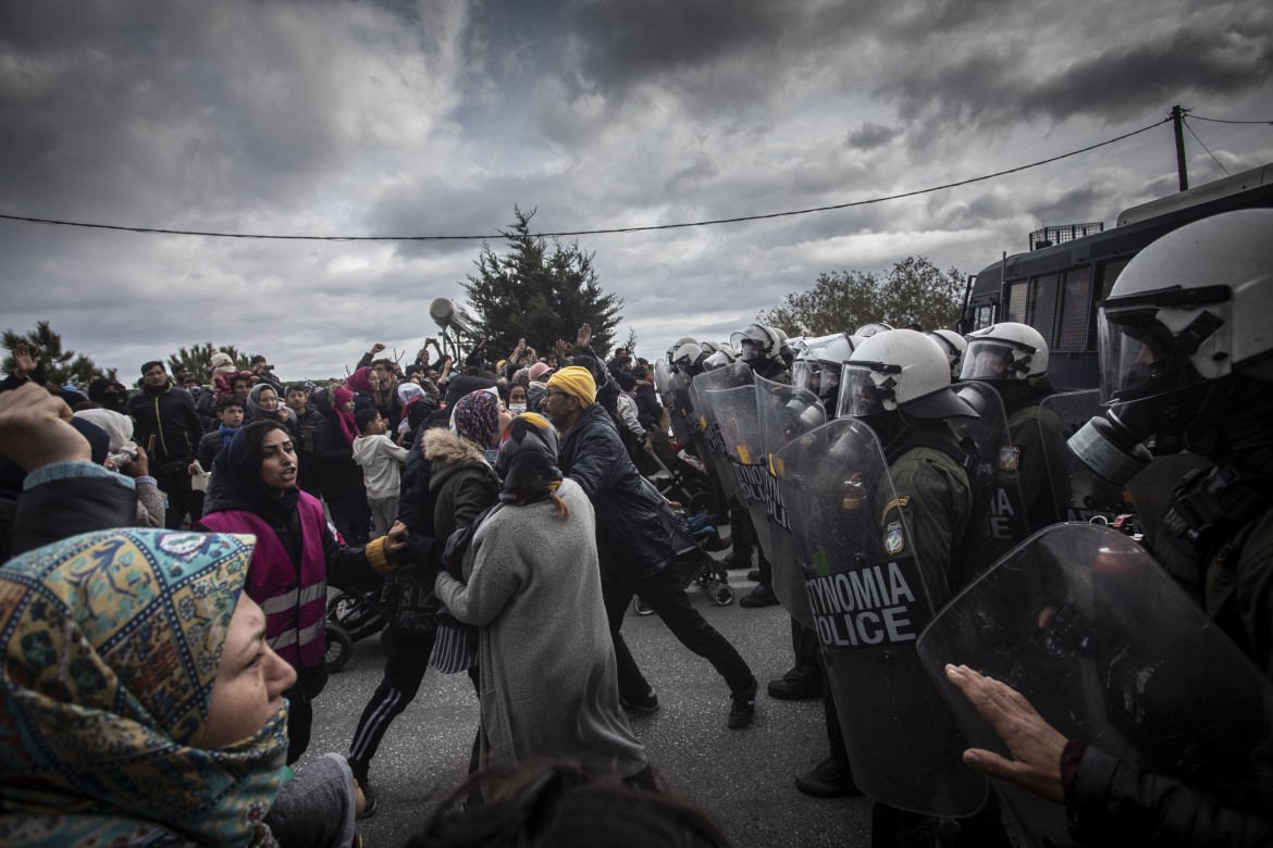 Guerra tra bande e donne a rischio, nell’inferno di Moria