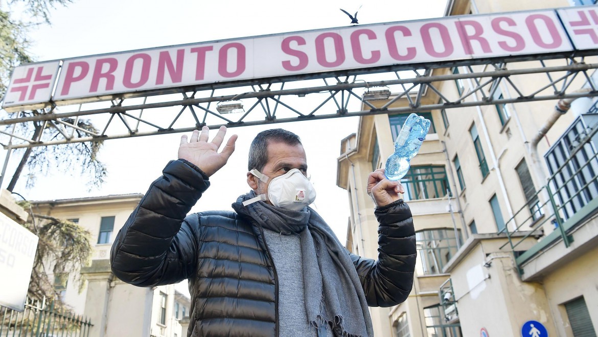 Il calo, atteso, non c’è. Allarme per i medici costretti in quarantena