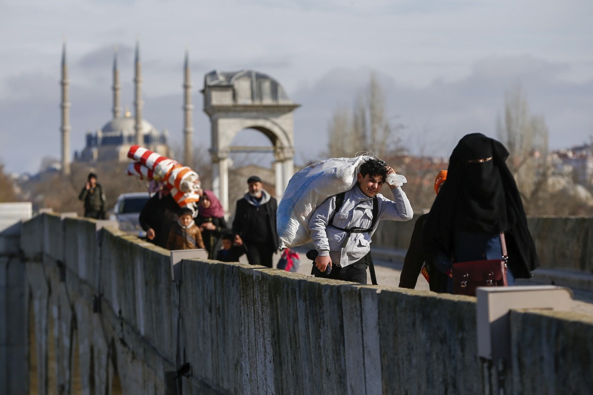 A caccia di migranti, la doppia vita dei riservisti greci