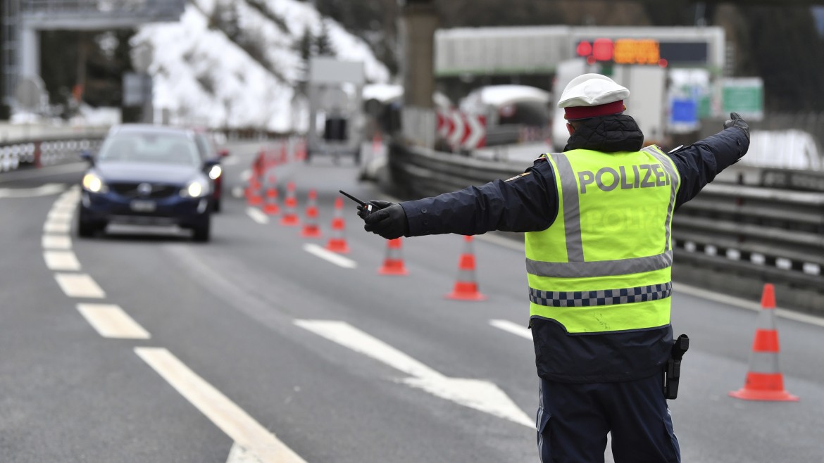 Confini chiusi, treni bloccati, voli cancellati L’Europa isola l’Italia