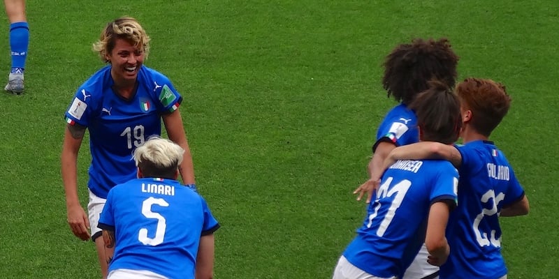 Calcio, sostantivo femminile