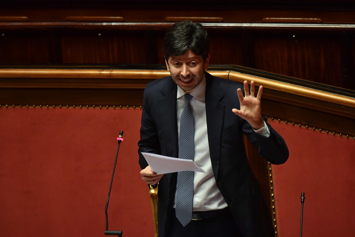 Speranza chiede unità: non molliamo ora. Ma Renzi: una commissione sugli errori