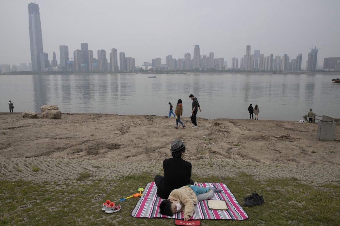 Servire il popolo con un diario dalla quarantena di Wuhan