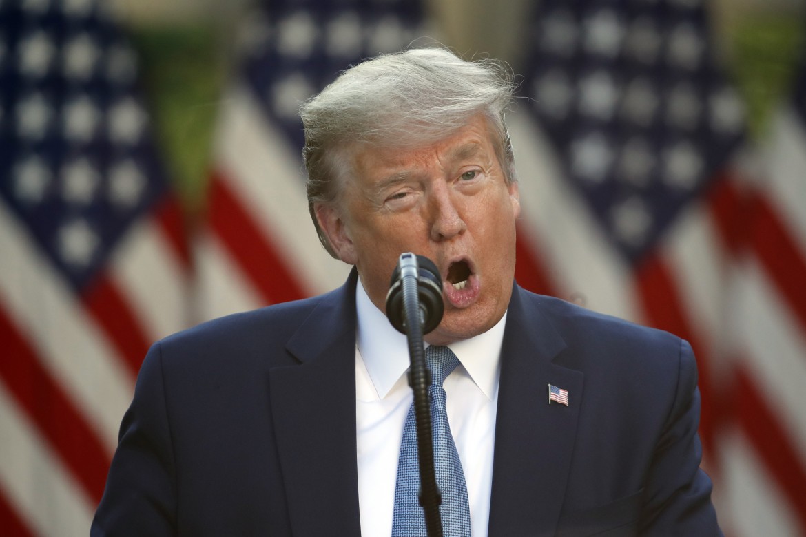 Trump ha un piano: riaprire in tre fasi, vaccino o meno