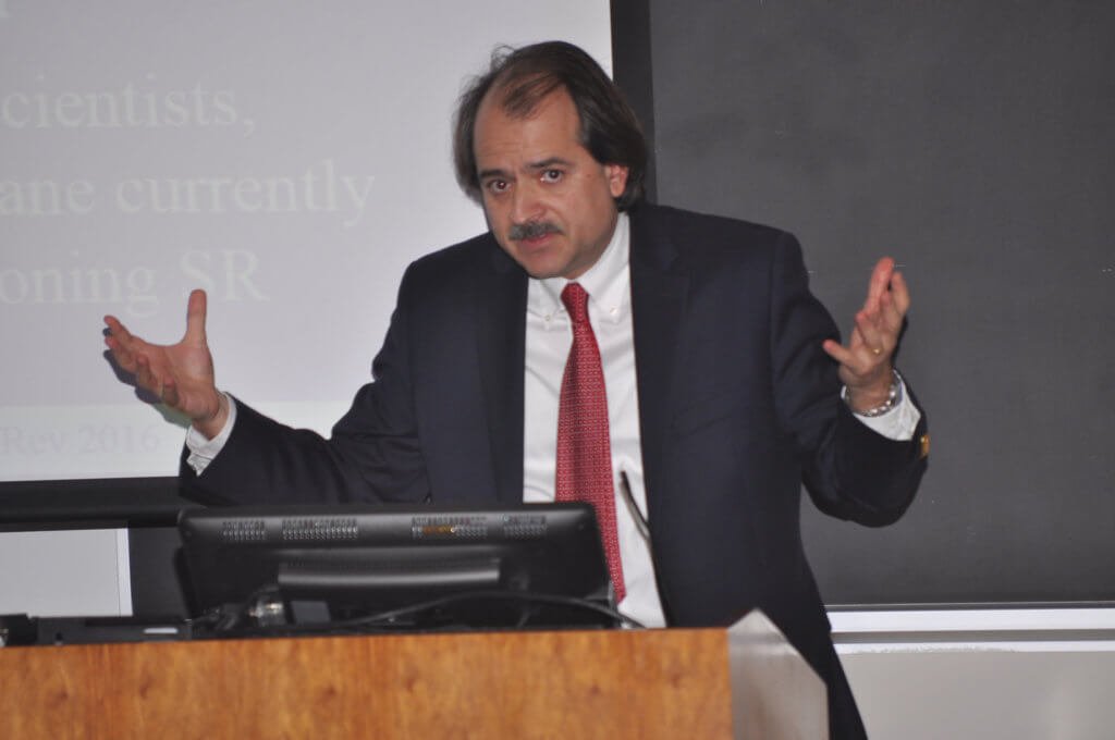 Dal guru Ioannidis sostegno interessato alla fine del lockdown