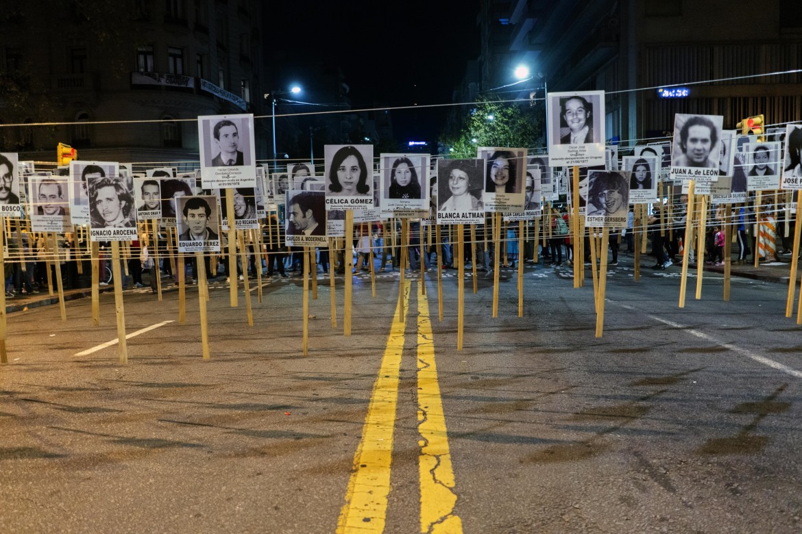 L’Uruguay marcia in silenzio, urlando «presente!»