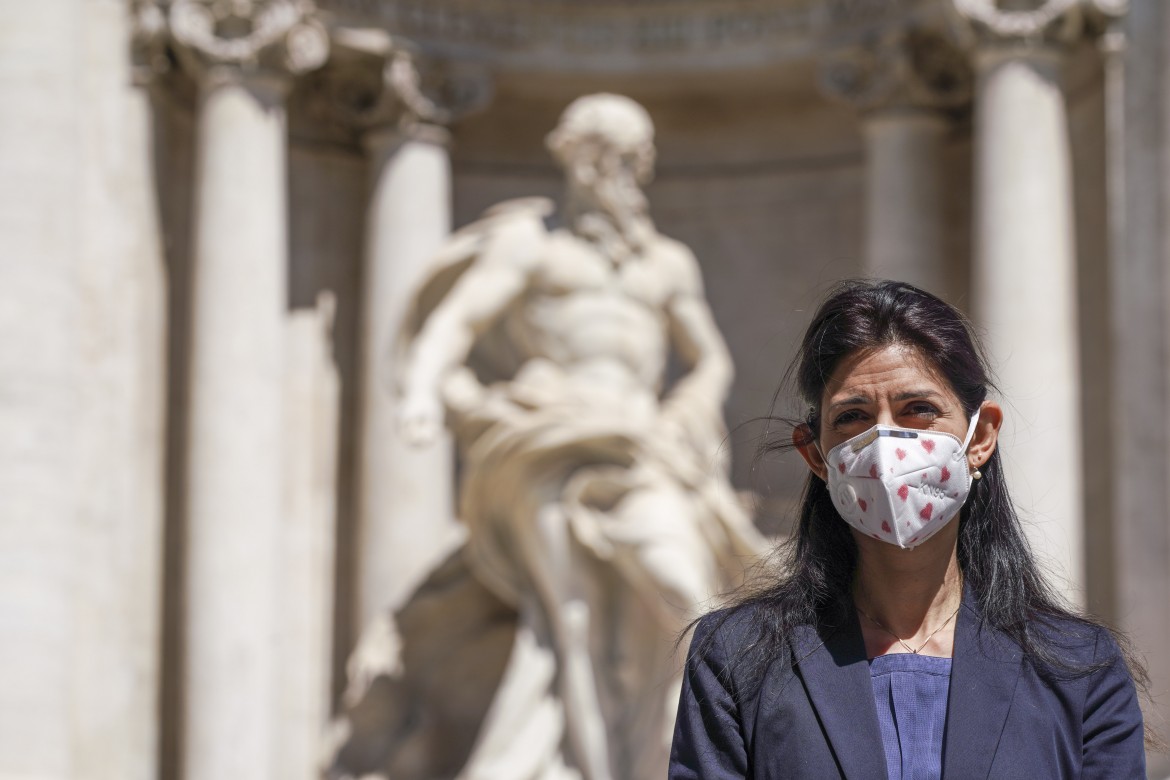 Virginia Raggi: «Sgomberare le sedi di Casapound»