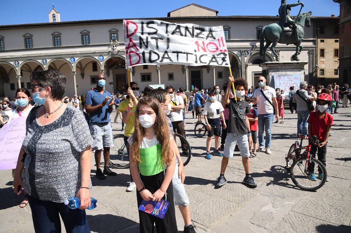 Dl Scuola, sì alla fiducia al senato. A settembre in aula a un metro di distanza