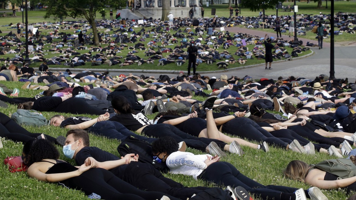 Proteste negli Usa, oltre 10mila arresti. Scontro tra i militari e Trump