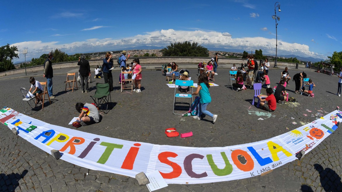 Apriti scuola: «Senza fondi né docenti a settembre non riparte nulla»