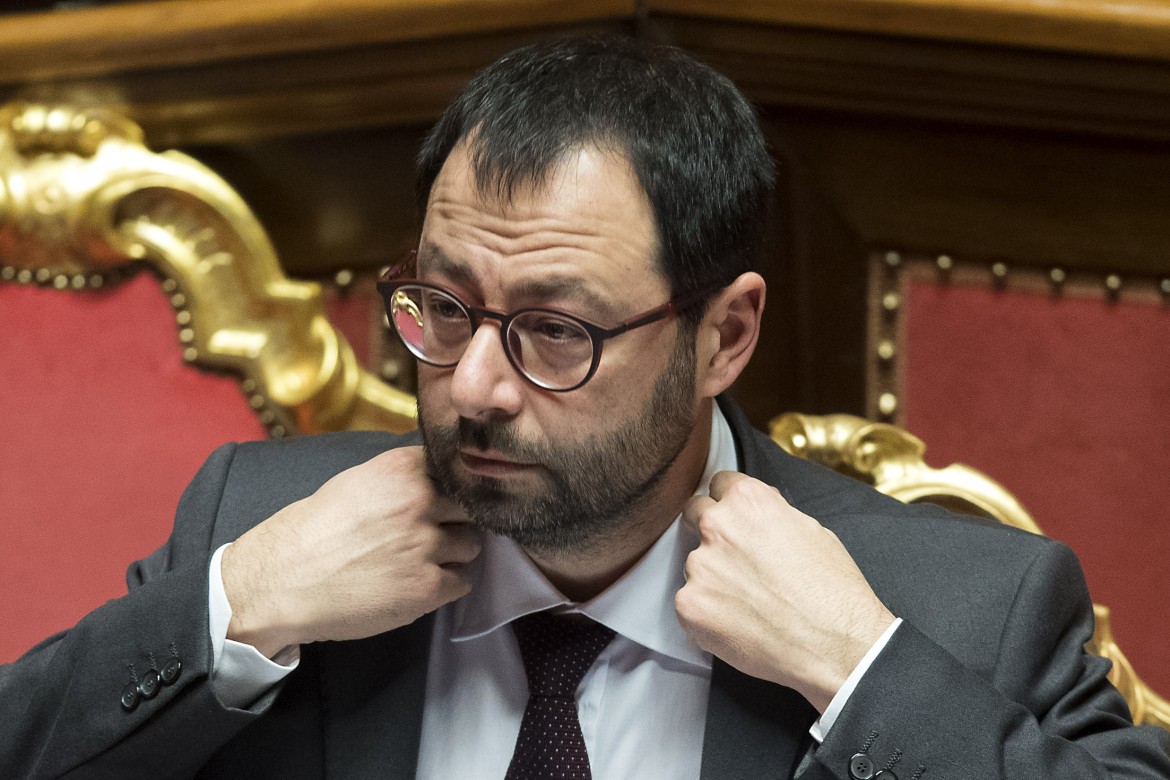 Se anche Patuanelli si accorge che la politica costa