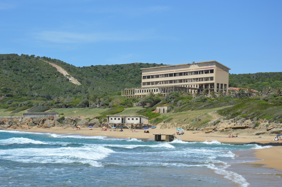 Albergo sul mare, Soru «abbatte» la legge Soru