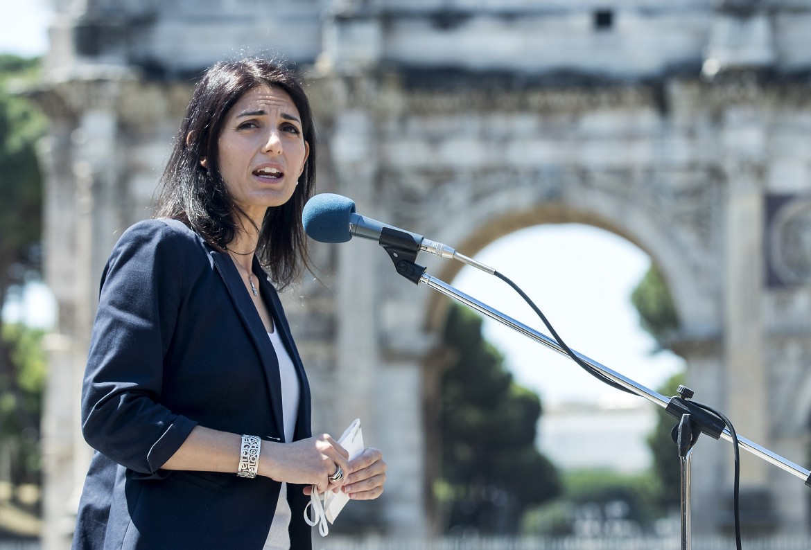 Primarie, la sinistra punge il Pd. Raggi punta al bis