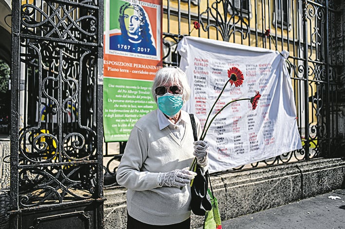 «Non ci faremo chiudere in casa: in piazza contro l’apartheid degli anziani»