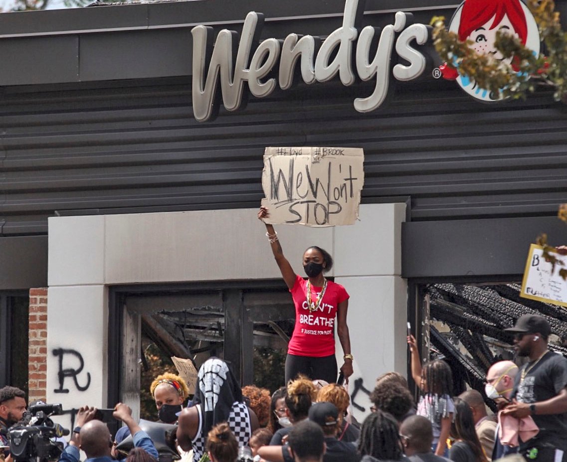 Proteste ovunque. Si dimette la capa della polizia di Atlanta