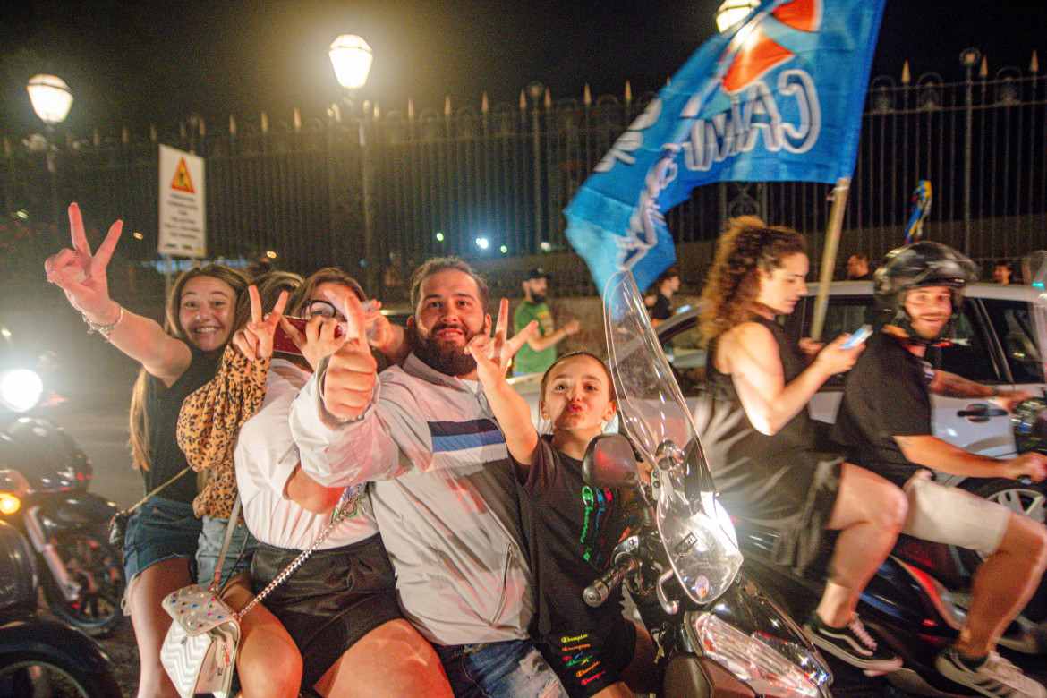 Tifosi azzurri scatenati, l’Oms: «Sciagurati»