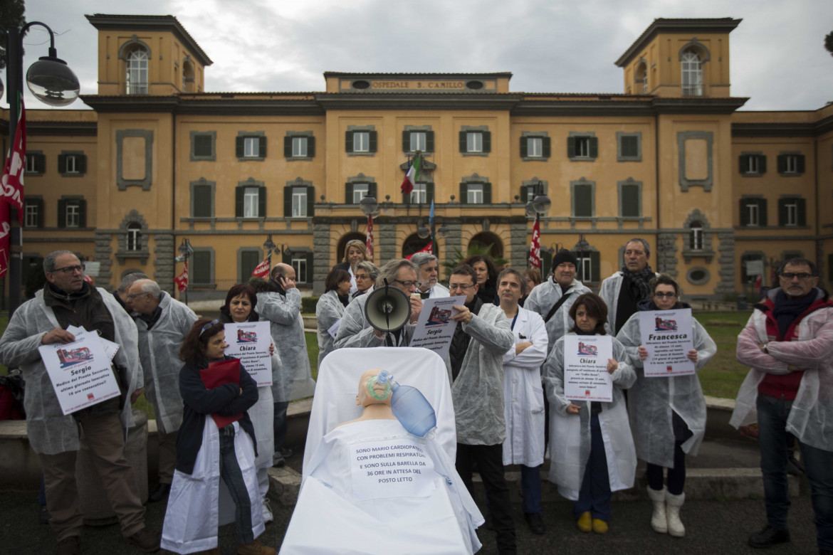 Le lacune della nostra sanità: risorse e decentramento