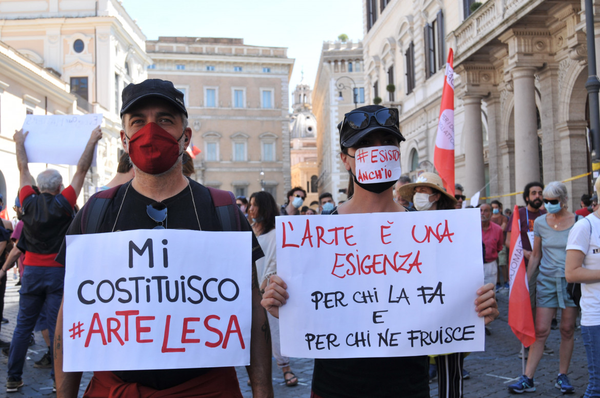 «Diritto al reddito e tutele per il lavoro degli intermittenti dello spettacolo»