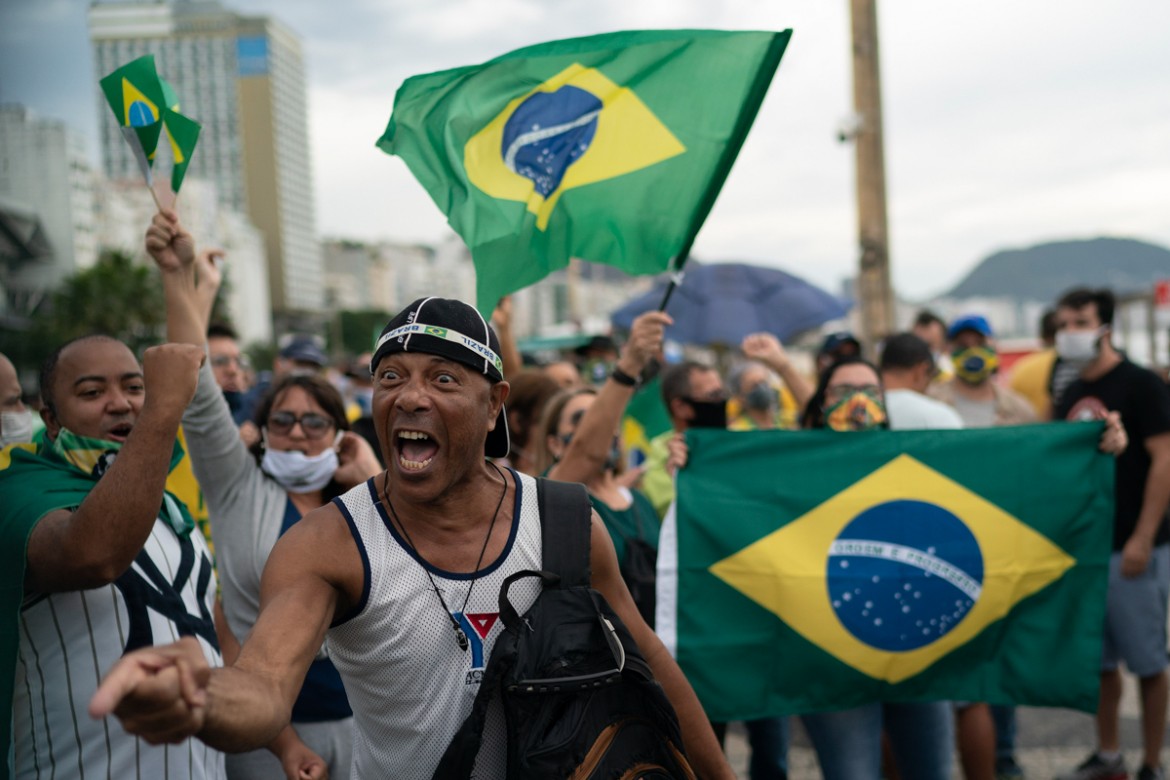 La prima piazza contro Bolsonaro è nera e antifascista