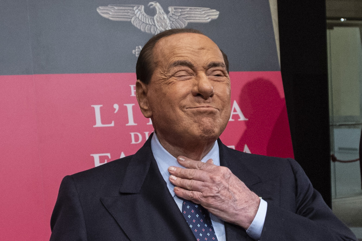 E adesso tutti dicono «meno male che Silvio c’è»