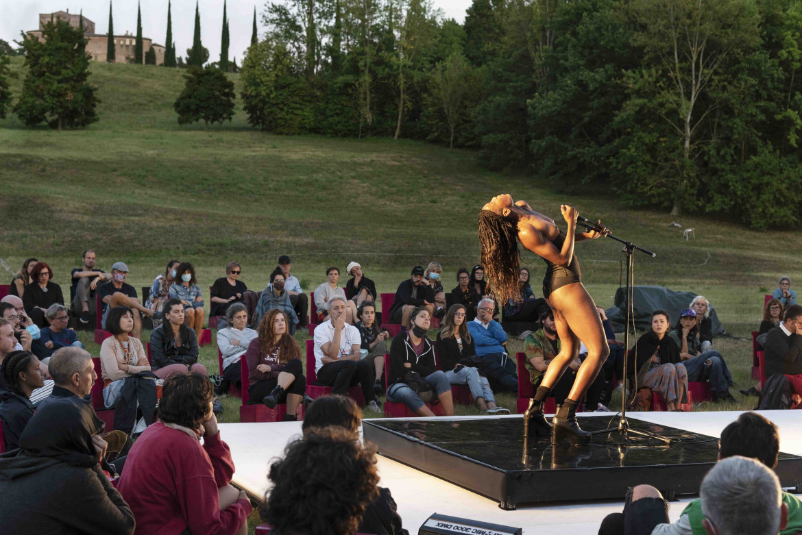 Il sentimento della comunità dentro il teatro, oltre la distanza