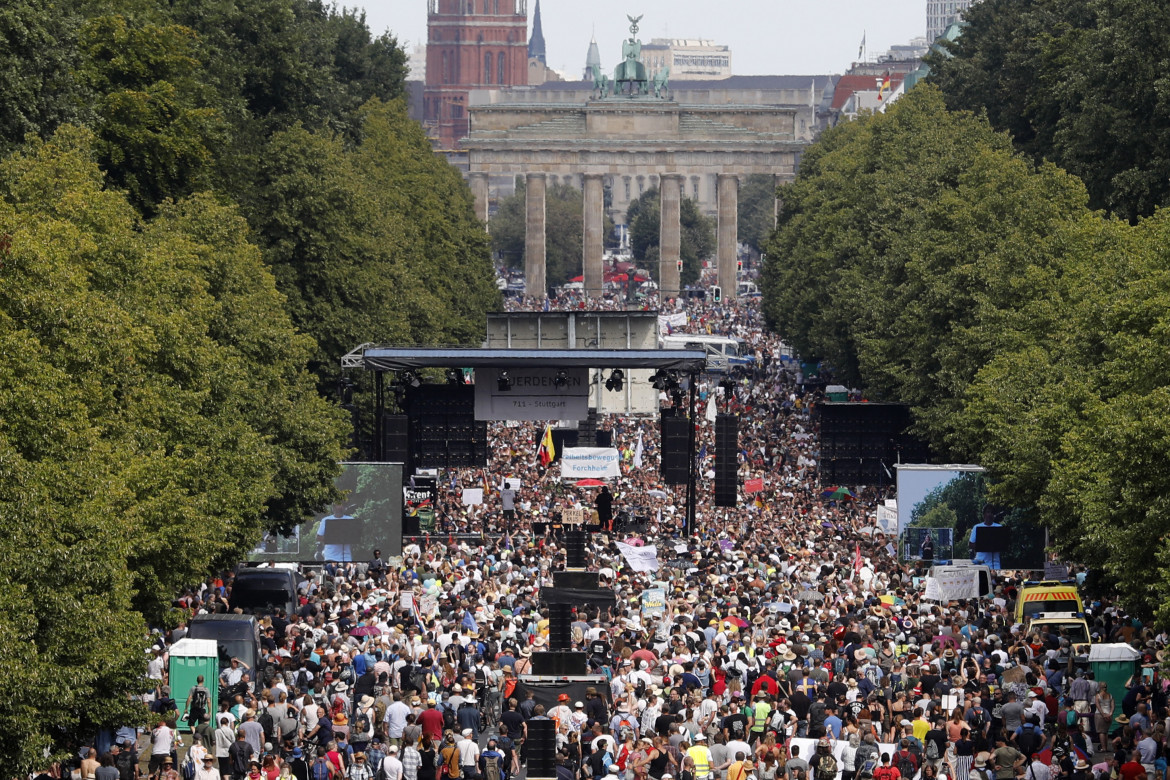 L’esercito dei negazionisti si assembra a Berlino