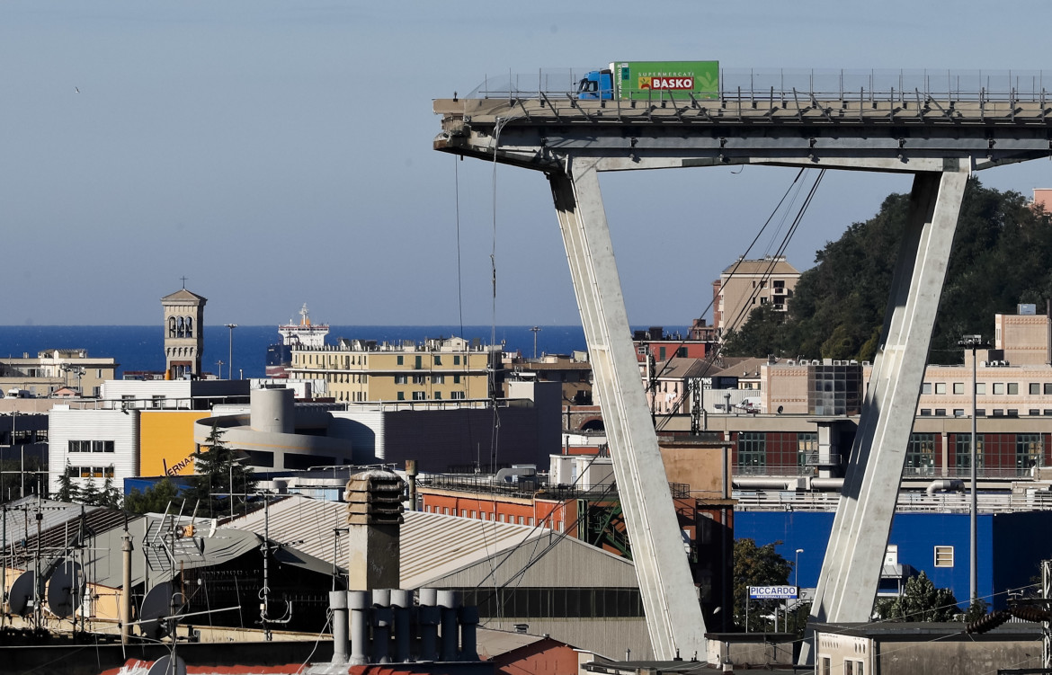 Maurizio Maggiani: «Il ponte è luminoso, ma dov’è la nostra luce? Edificare è conflitto»