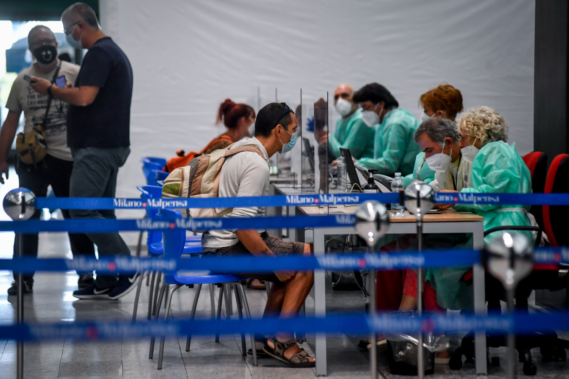 Test negli aeroporti lombardi solo per residenti e stranieri