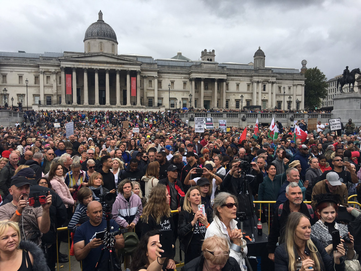 Quelli che il Covid non c’è, in scena a Londra