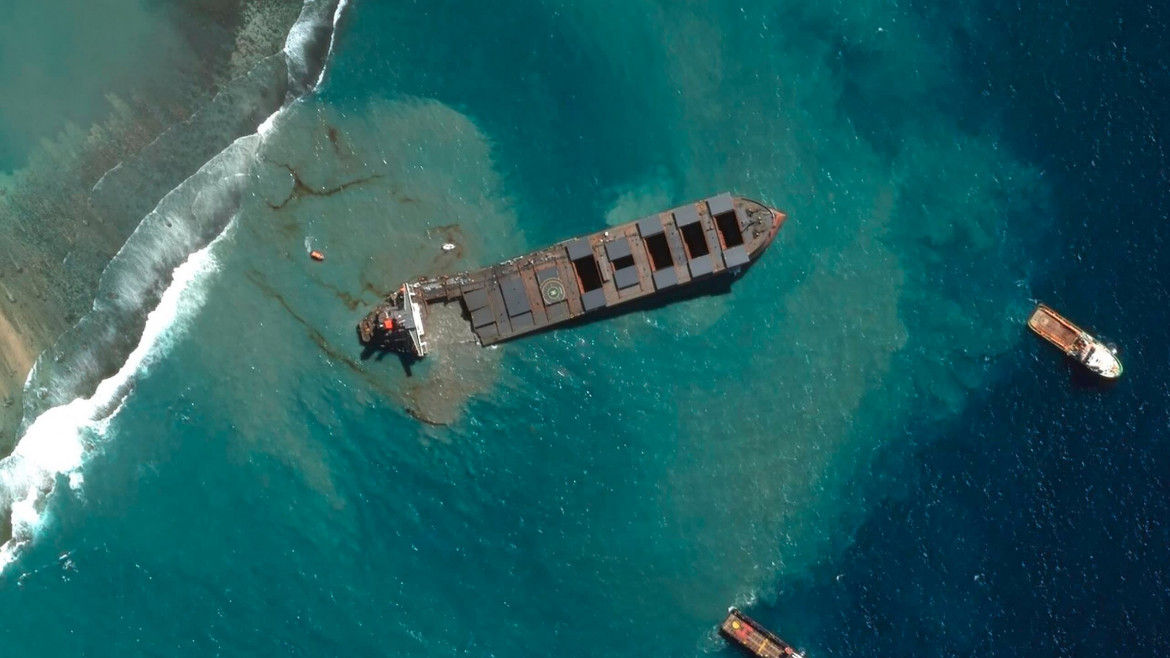 La rotta maledetta che sfiora le isole per risparmiare