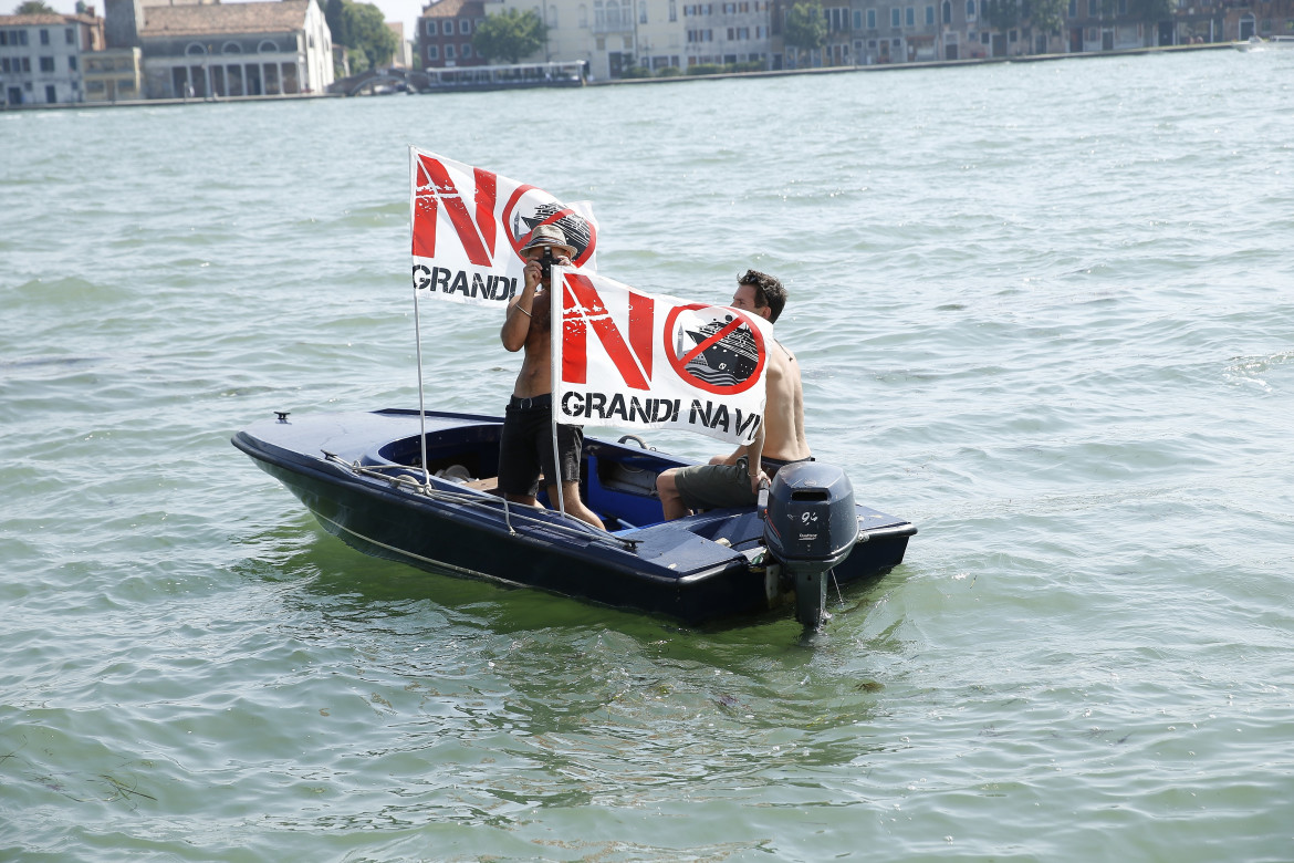 Venezia, stop alla grandi navi fino alla fine dell’anno