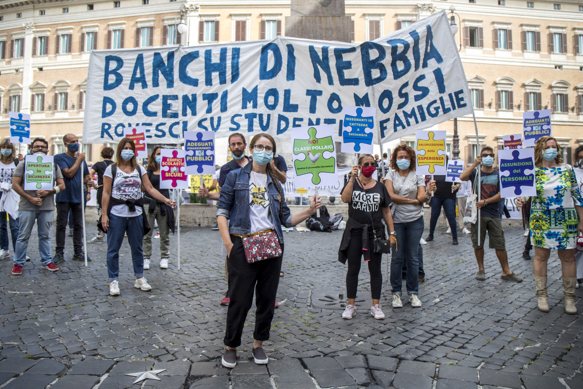 I precari della scuola tornano in piazza: «È ora, è ora, il ruolo a chi lavora»