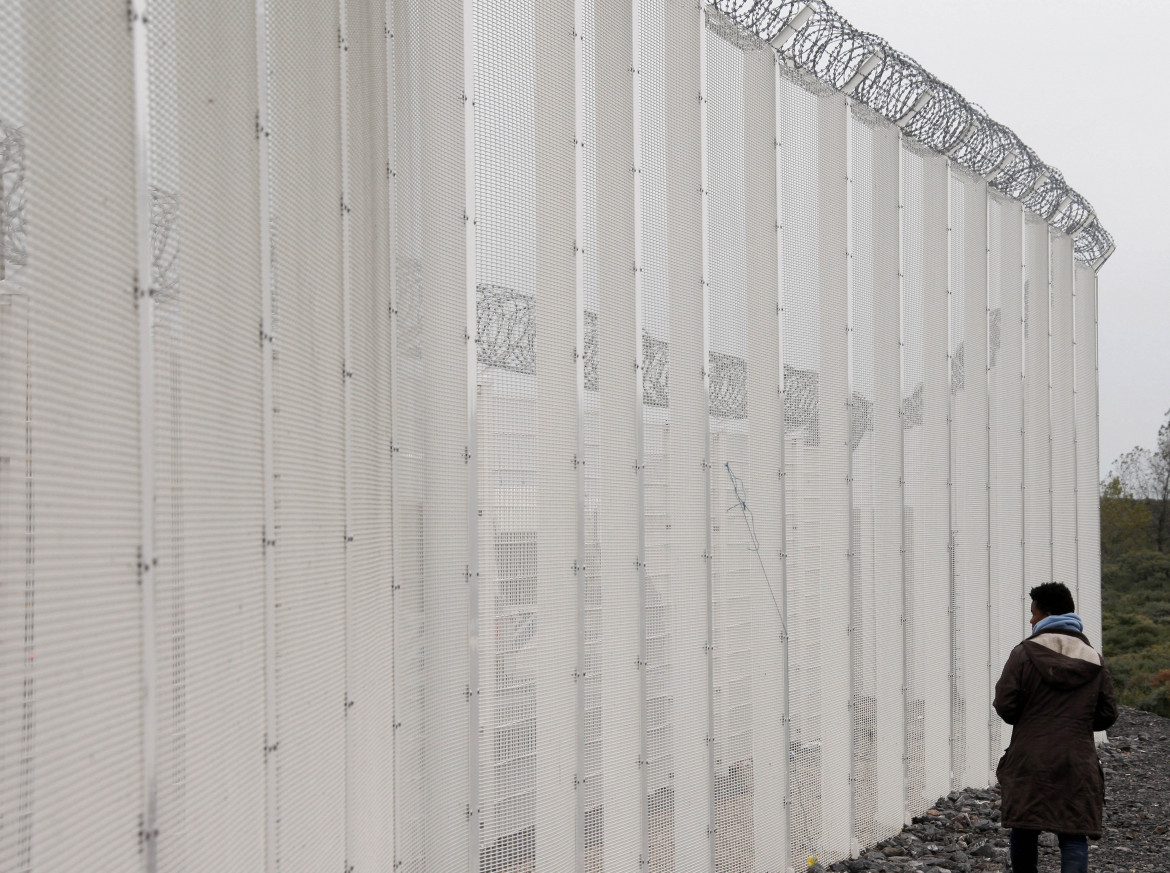 All’accampamento di Calais torna  la polizia, sgomberati 800 migranti