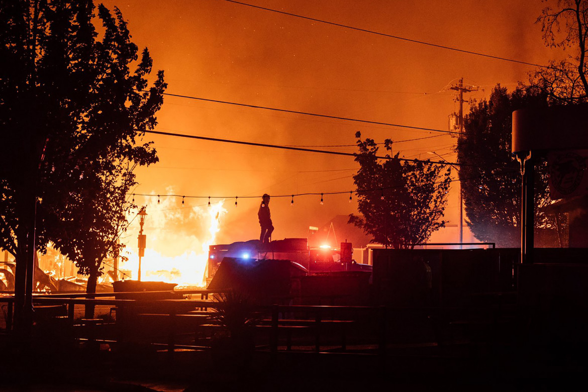 Il governatore dello Stato di Washington: chiamiamoli incendi climatici