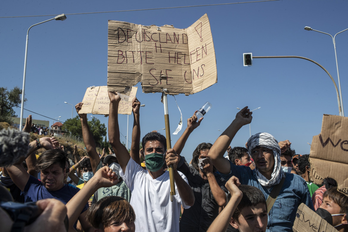 Europa, accoglienza in ordine sparso. Proteste a Lesbo