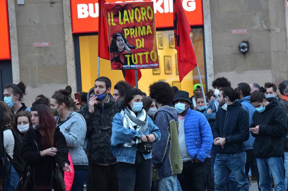 Le piazze di Firenze chiedono risposte che la politica non dà