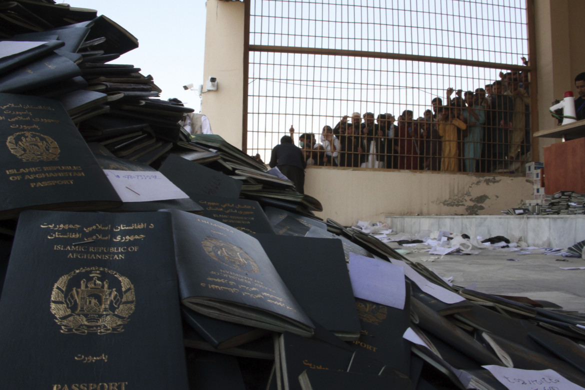 Afghanistan, strage di donne allo stadio e di ragazzini nella moschea