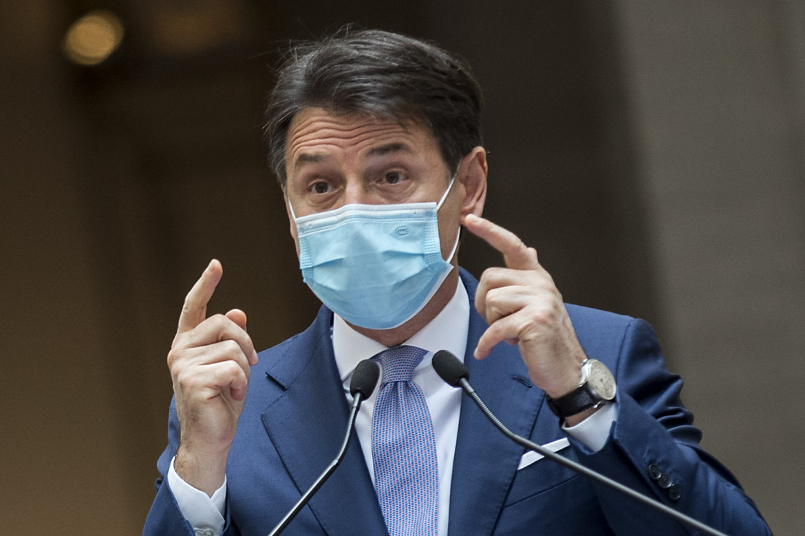 Conte gela Renzi: o queste chiusure o lockdown totale. Vertice nelle notte