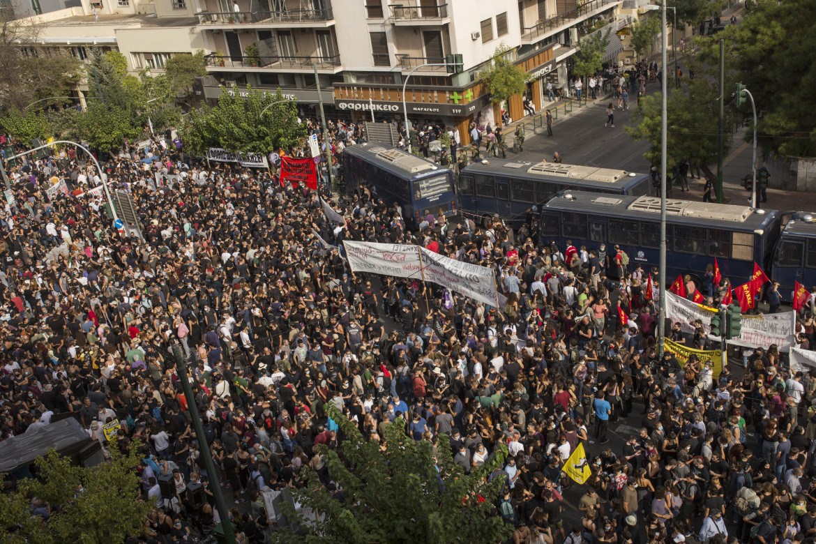 L’Alba non è dorata, è criminale. Ad Atene sentenza storica